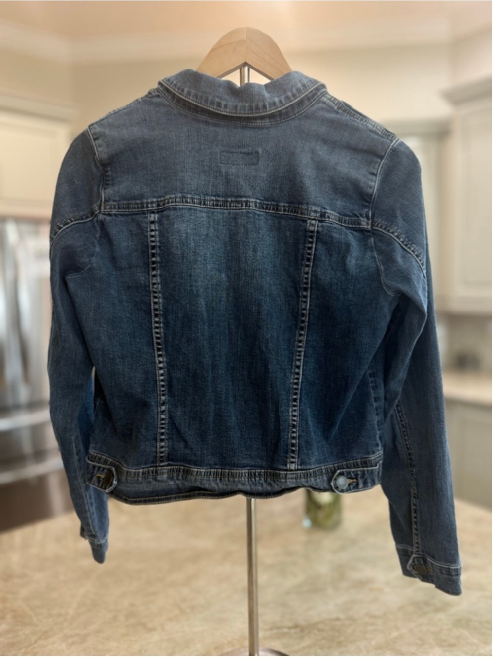 KUT from the Kloth Blue Denim Jean Jacket Size M, chest pocket, pin tuck - Picture 7 of 15